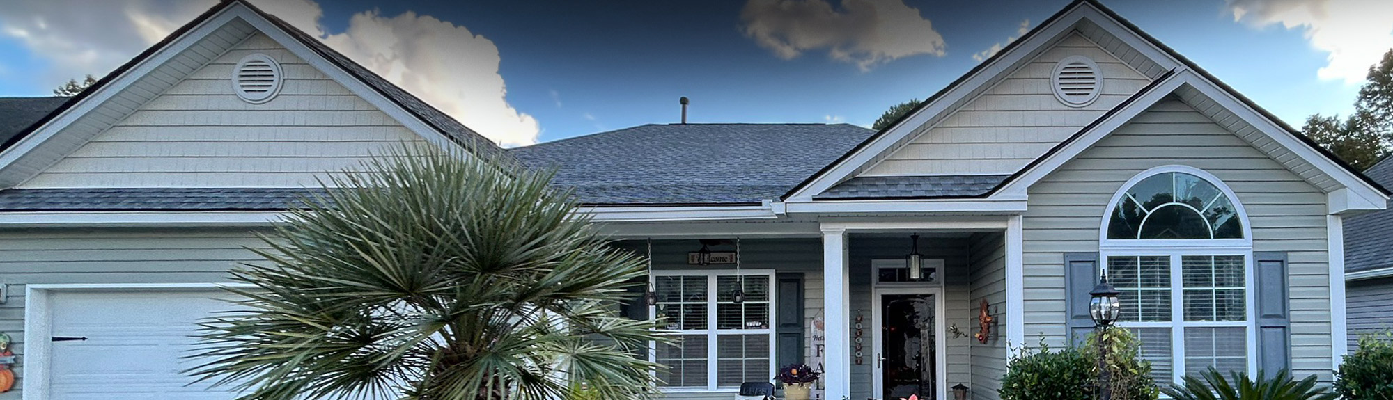 Single-story home with a completed asphalt shingle roof in Charleston, SC
